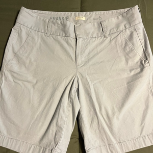 Size 6 J.Crew women’s shorts light grey‎